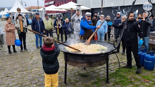 Варна е домакин на Национален рибен фест, Ути Бъчваров готви миди с ориз за гостите