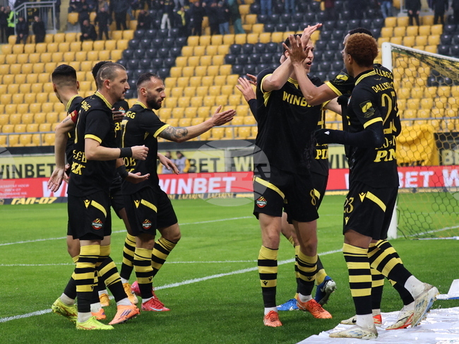 Ботев Пловдив награждава най-добрия футболист на клуба за годината на церемония на Коледен базар „Колежа“