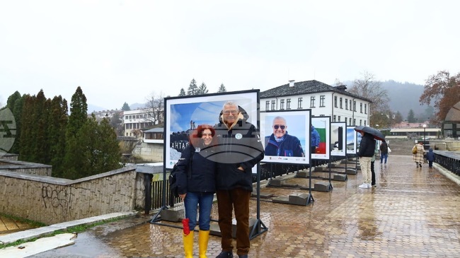 Фотографските изложби „Ледовете на Антарктика“ и „Антарктическите хора“ на Марина Великова бяха представени в Троян