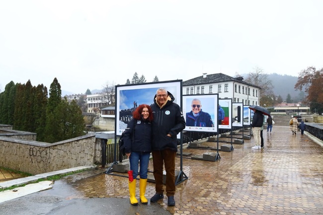 Фотографските изложби „Ледовете на Антарктика“ и „Антарктическите хора“ на Марина Великова бяха представени в Троян