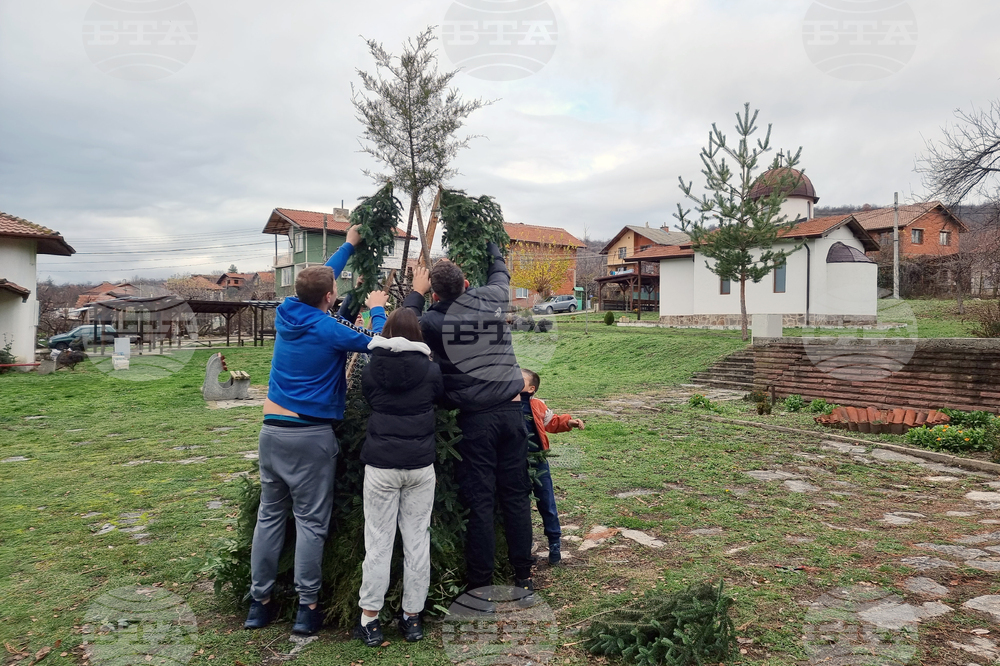 Село Скриняно - младежи - коледна украса