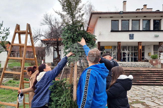 Село Скриняно - младежи - коледна украса