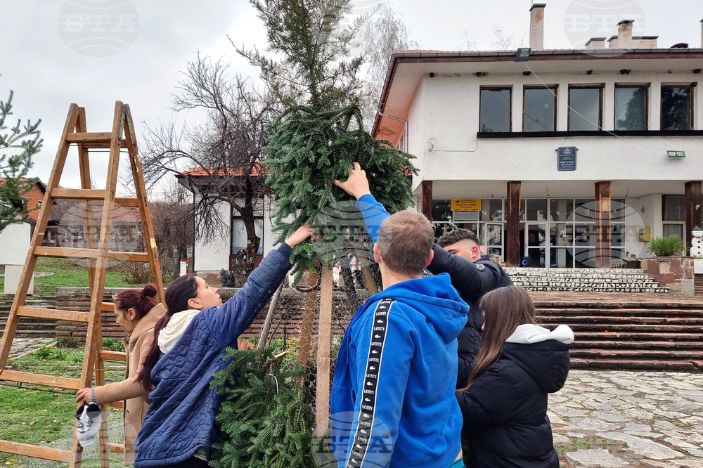 Село Скриняно - младежи - коледна украса