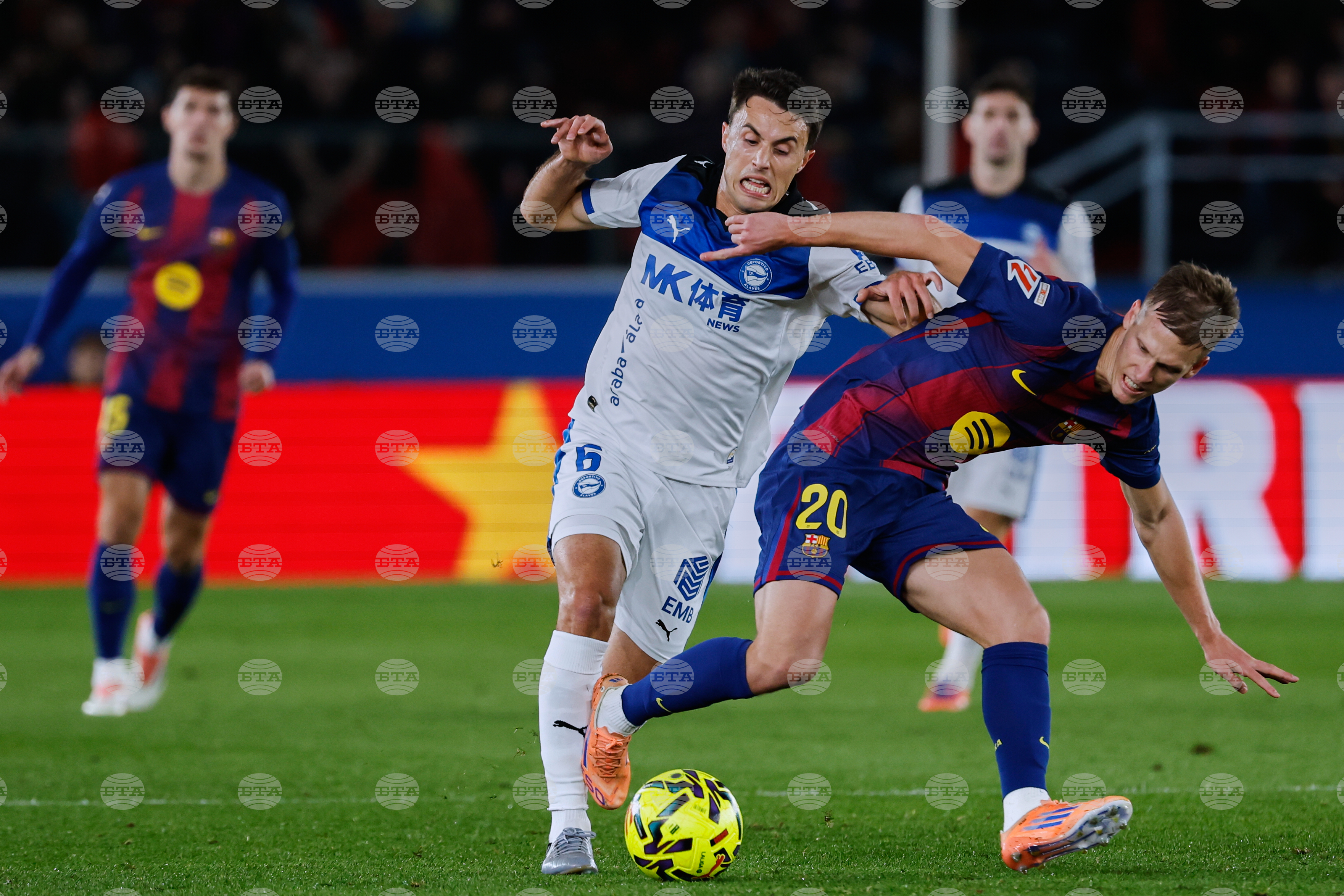 Барселона излезе поне временно на върха в Примера след домакински успех над Алавес