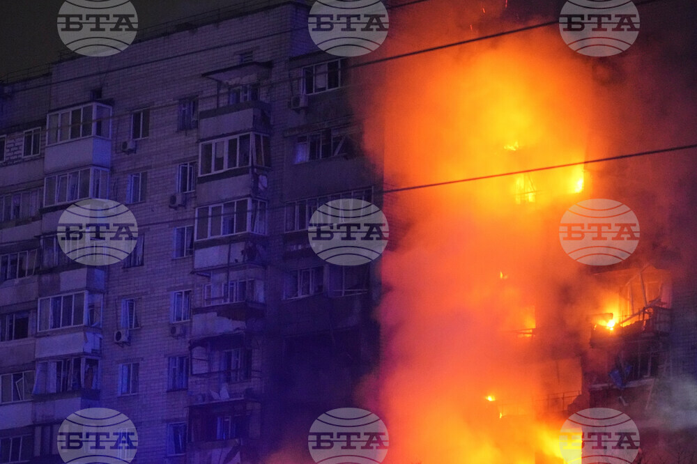 Един човек е загинал, 11 са ранени при нападение с дронове близо до Киев, съобщават украинските власти