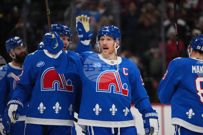 Колорадо се върна на победния път в НХЛ