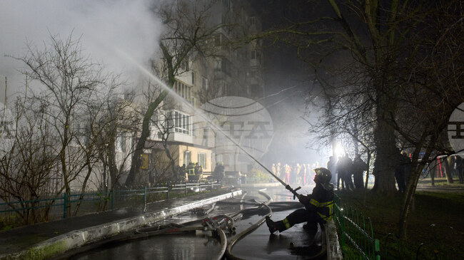 Един военнослужещ беше убит, а четирима други бяха ранени при две експлозии в Киев