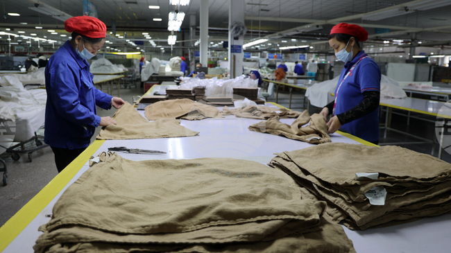 Производствената активност в Китай се е свила за осми пореден месец през ноември 