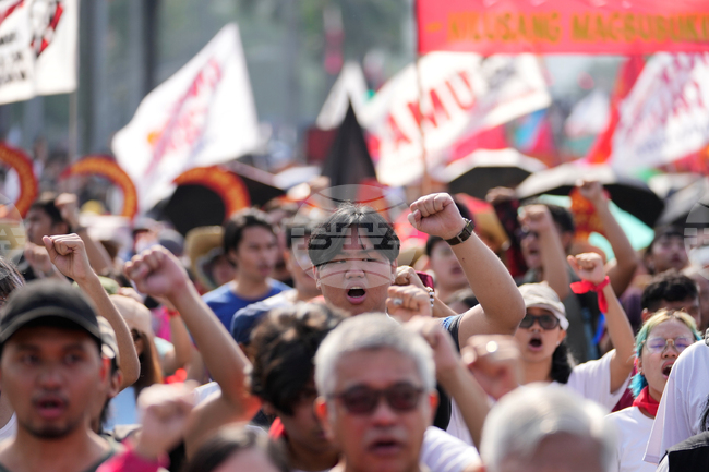 Хиляди хора в Манила отново излязоха на протест срещу корупционния скандал, свързан с проекти за предотвратяване на наводненията