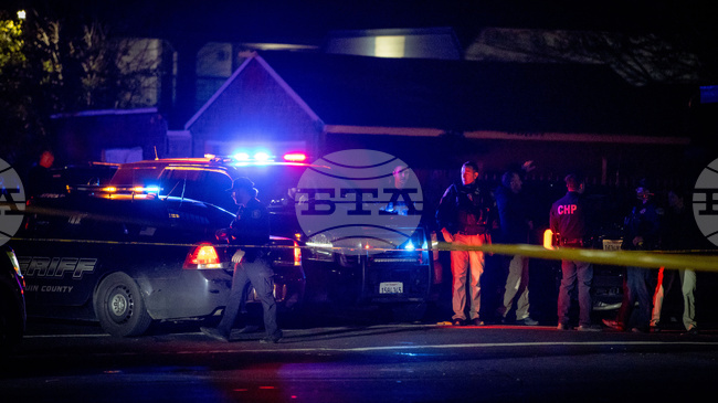 Четирима души бяха убити, а десет ранени при стрелба на семейно събиране в банкетна зала в Стоктън