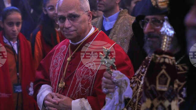 Папа Лъв XIV посети арменската общност в Истанбул и се срещна с бащата на 15-годишно момче, чието убийство предизвика силни реакции