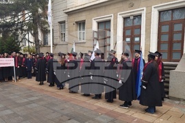 Плевен - Медицински университет - дипломиране - млади лекари