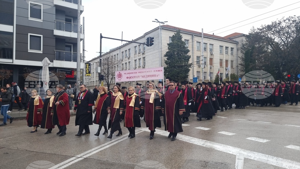 Плевен - Медицински университет - дипломиране - млади лекари