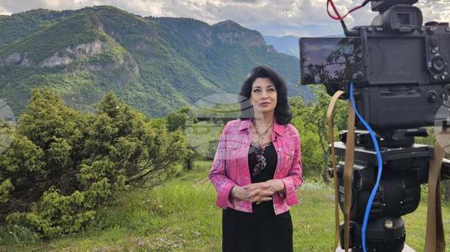 В България, Италия и Турция е сниман документален филм за певицата Диана Дафова
