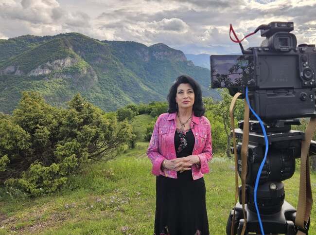 В България, Италия и Турция е сниман документален филм за певицата Диана Дафова