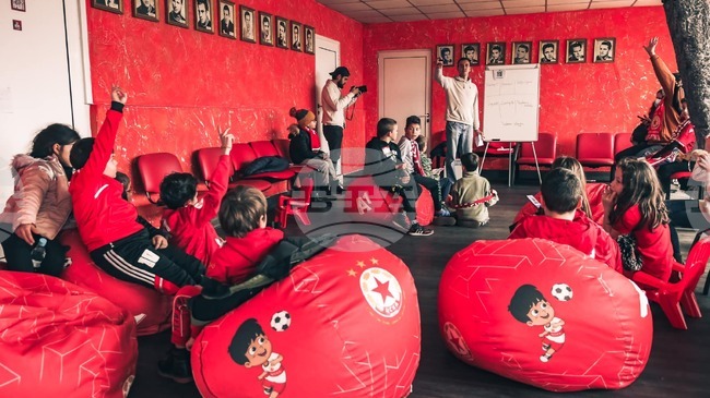 Малчугани от академията на ЦСКА тренираха с футболистите на базата в Панчарево 