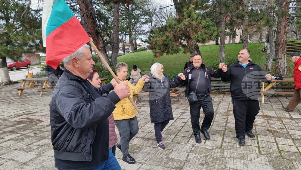 За четиристотен път жители на хасковското село Орлово извиха неделно хоро
