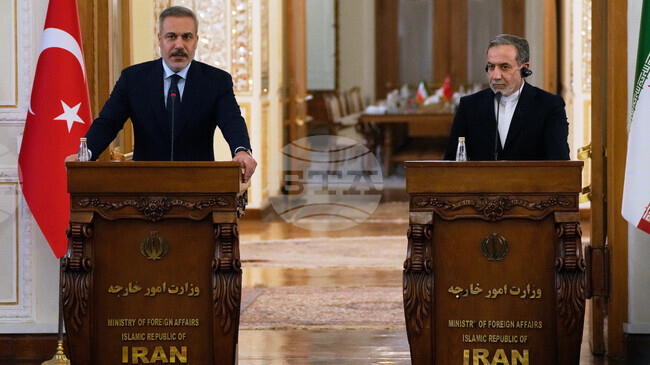 Външните министри на Турция и Иран се ангажираха с по-тясно сътрудничество в търговията, миграцията и регионалните въпроси