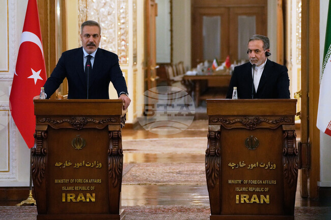 Външните министри на Турция и Иран се ангажираха с по-тясно сътрудничество в търговията, миграцията и регионалните въпроси