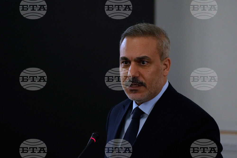 Международното сътрудничество е от решаващо значение за възстановяването на Сирия, заяви турският външен министър