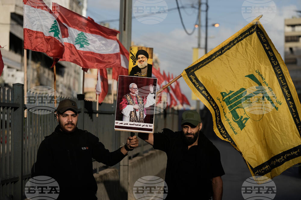 CORRECTION APTOPIX Lebanon Mideast Pope