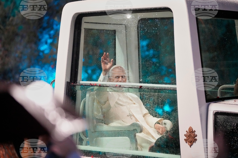 APTOPIX Lebanon Mideast Pope