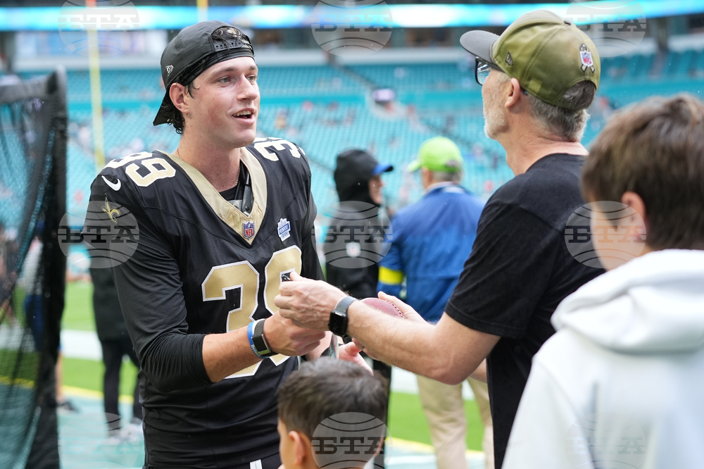 Saints Dolphins Football