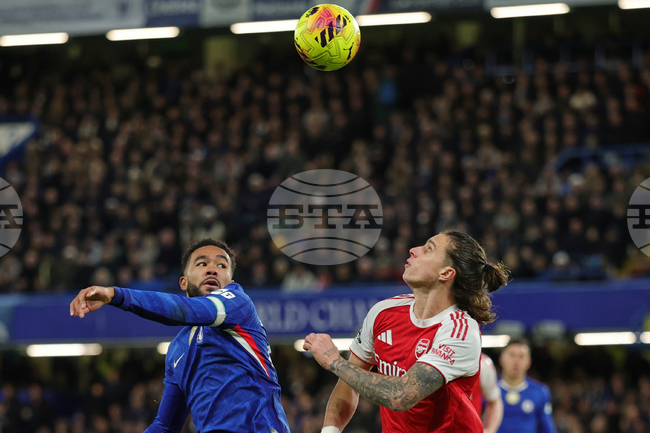 Лидерът в класирането Арсенал направи равенство срещу 10 от Челси