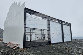 Ден 69 - В българската антарктическа база „Св. Климент Охридски“ беше изградена постройка за съхранение на техника