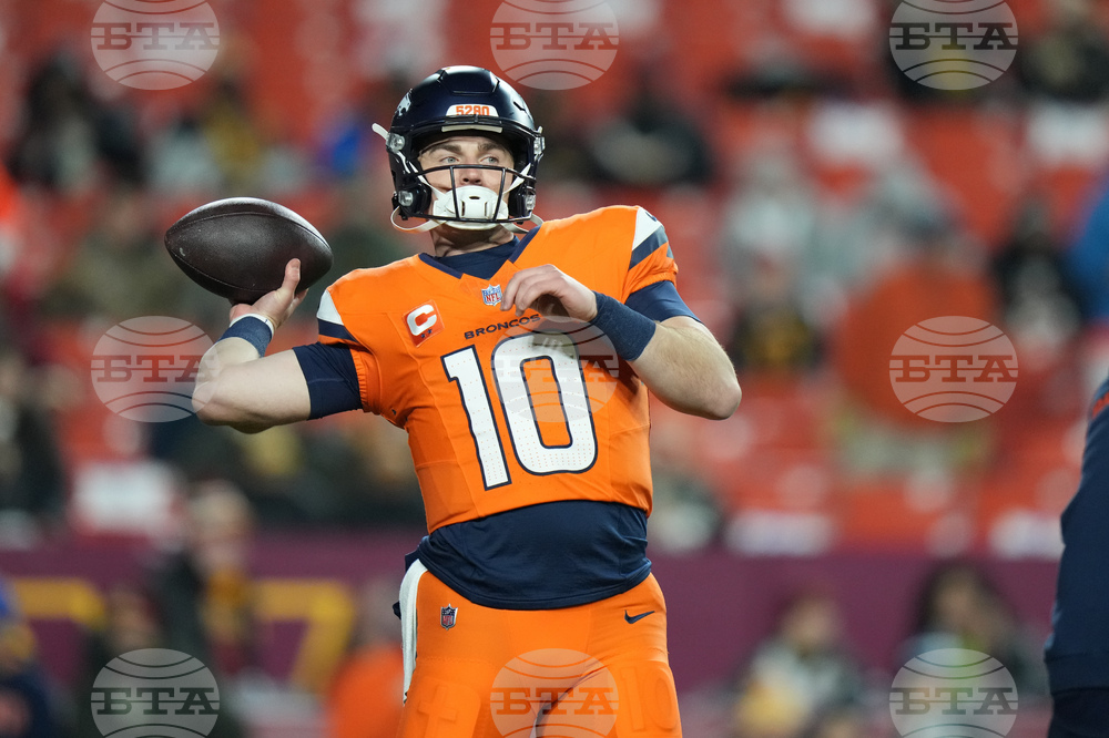 Broncos Commanders Football