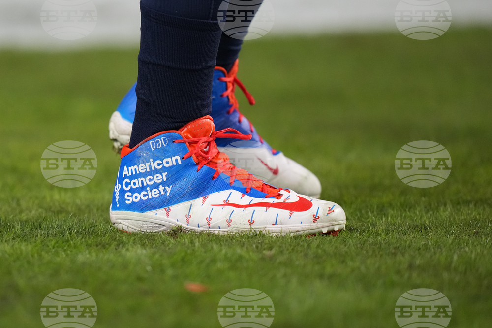 Broncos Commanders Football