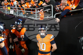 Broncos Commanders Football