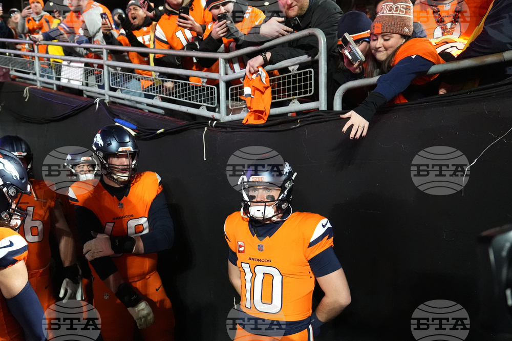 Broncos Commanders Football