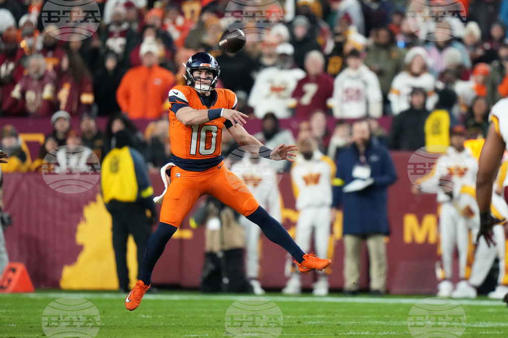 Broncos Commanders Football