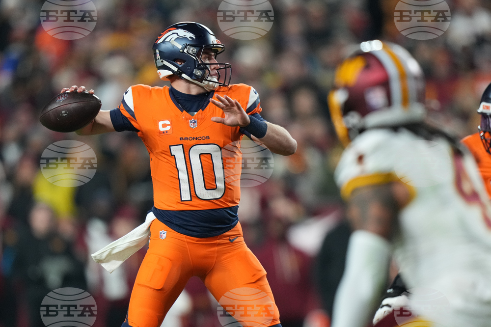 Broncos Commanders Football