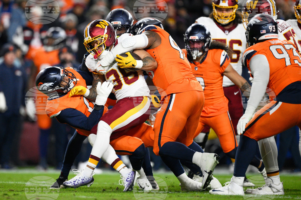 Broncos Commanders Football