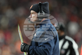 Broncos Commanders Football