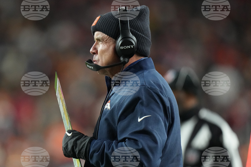 Broncos Commanders Football