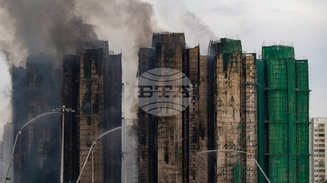 Броят на жертвите при пожара в жилищен комплекс в Хонконг достигна 159 души