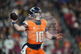 Broncos Commanders Football