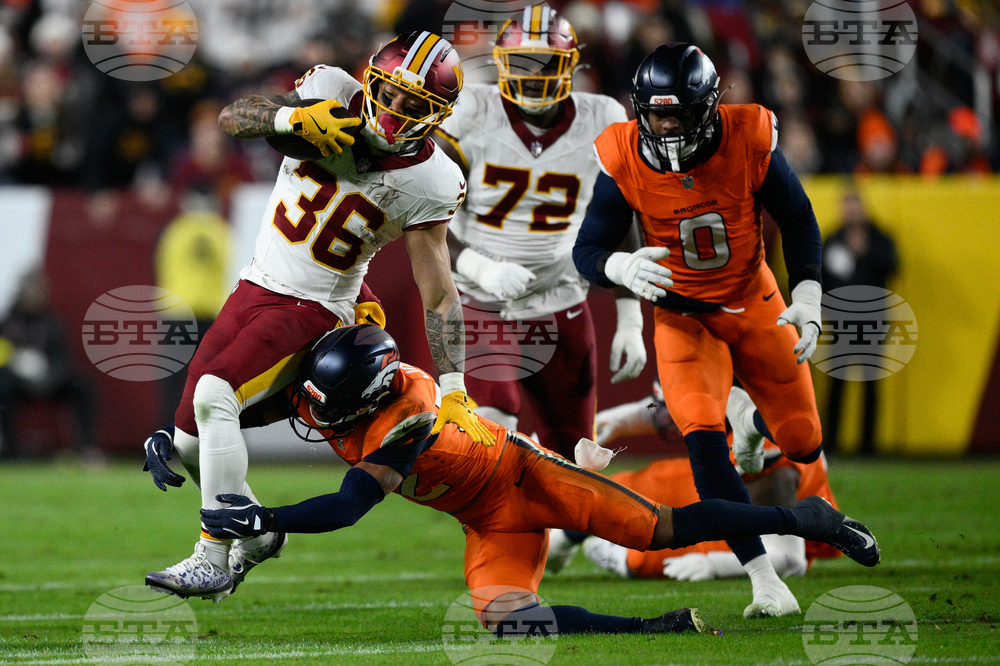 Broncos Commanders Football