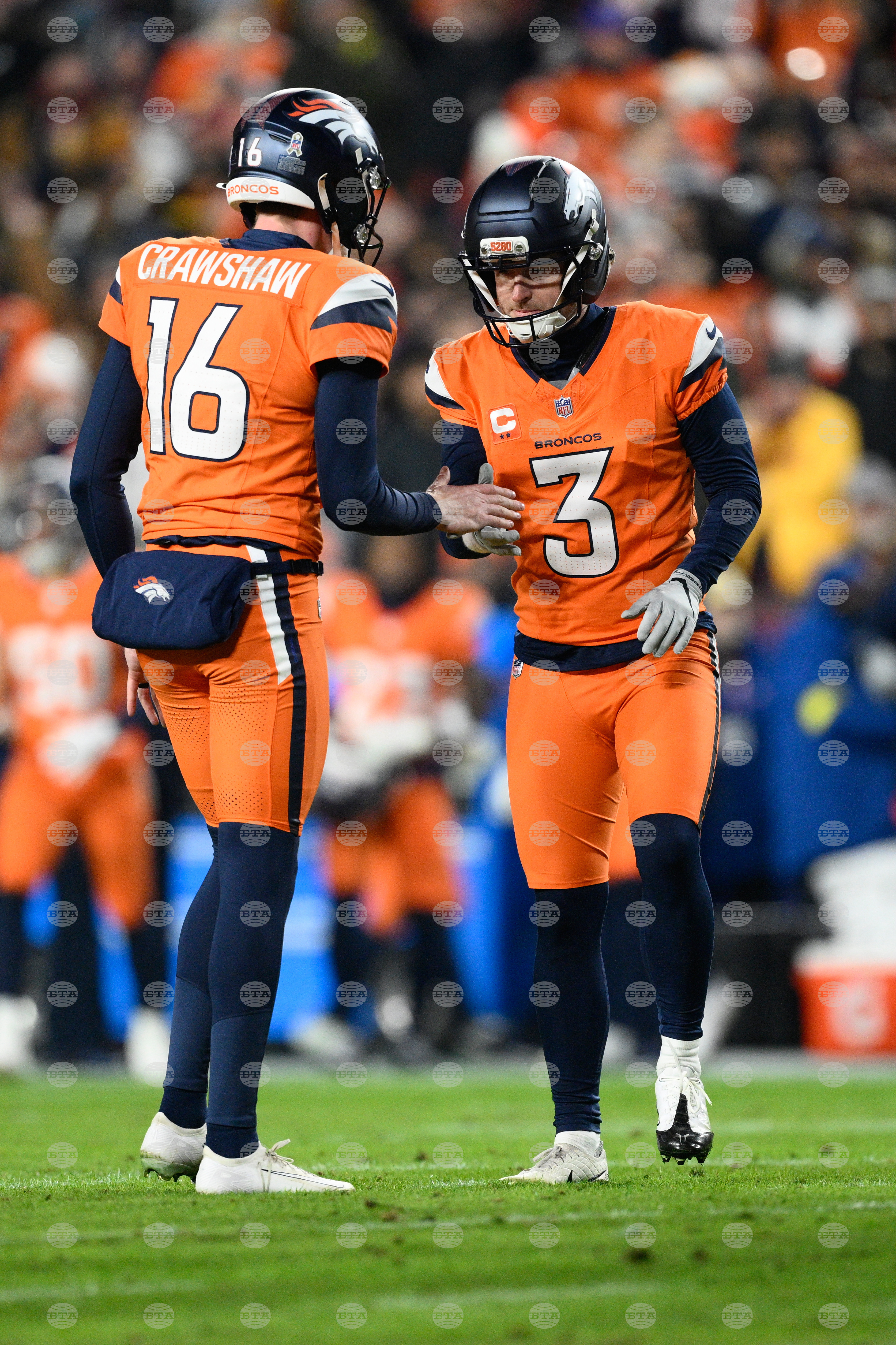 Broncos Commanders Football