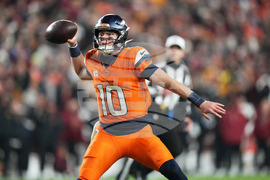 Broncos Commanders Football