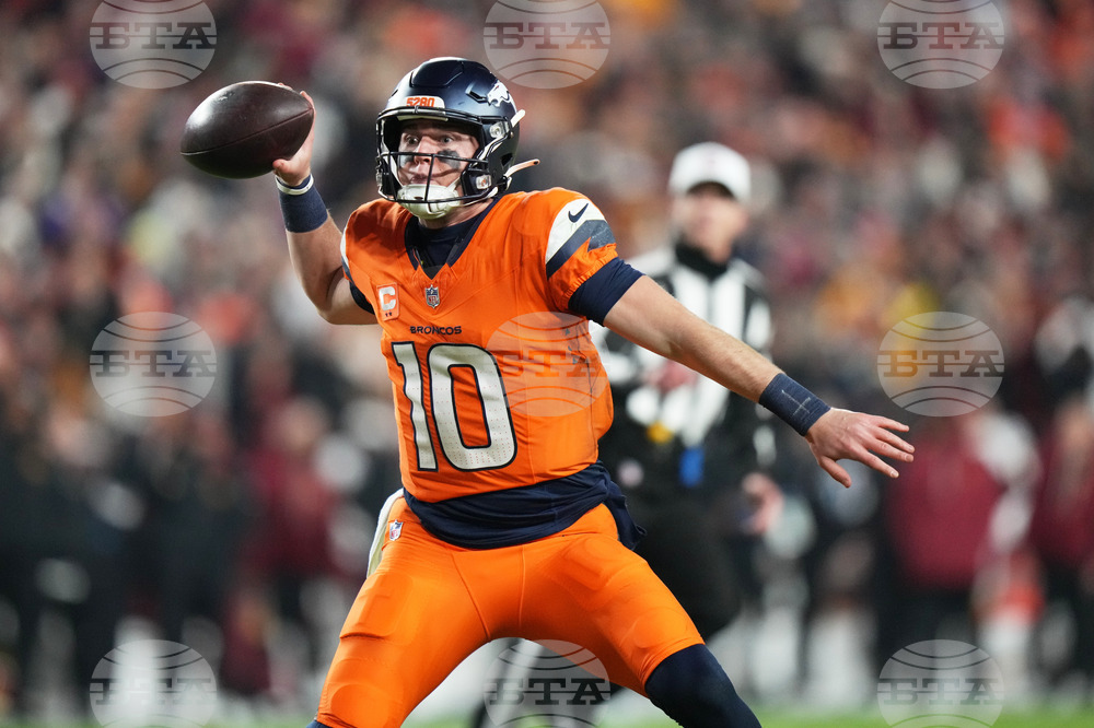 Broncos Commanders Football