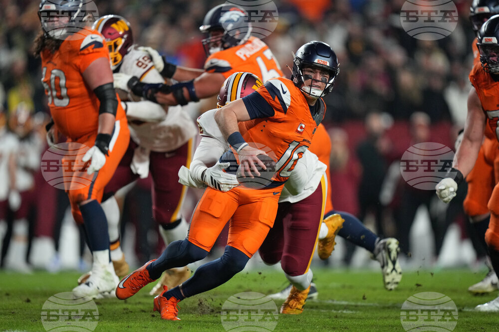 Broncos Commanders Football