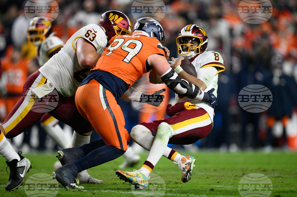 Broncos Commanders Football