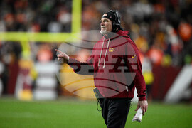 Broncos Commanders Football