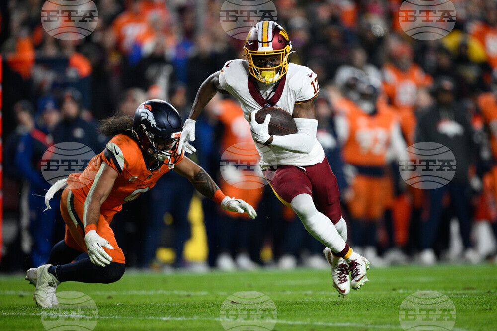 Broncos Commanders Football