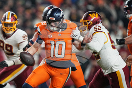 Broncos Commanders Football