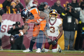 Broncos Commanders Football